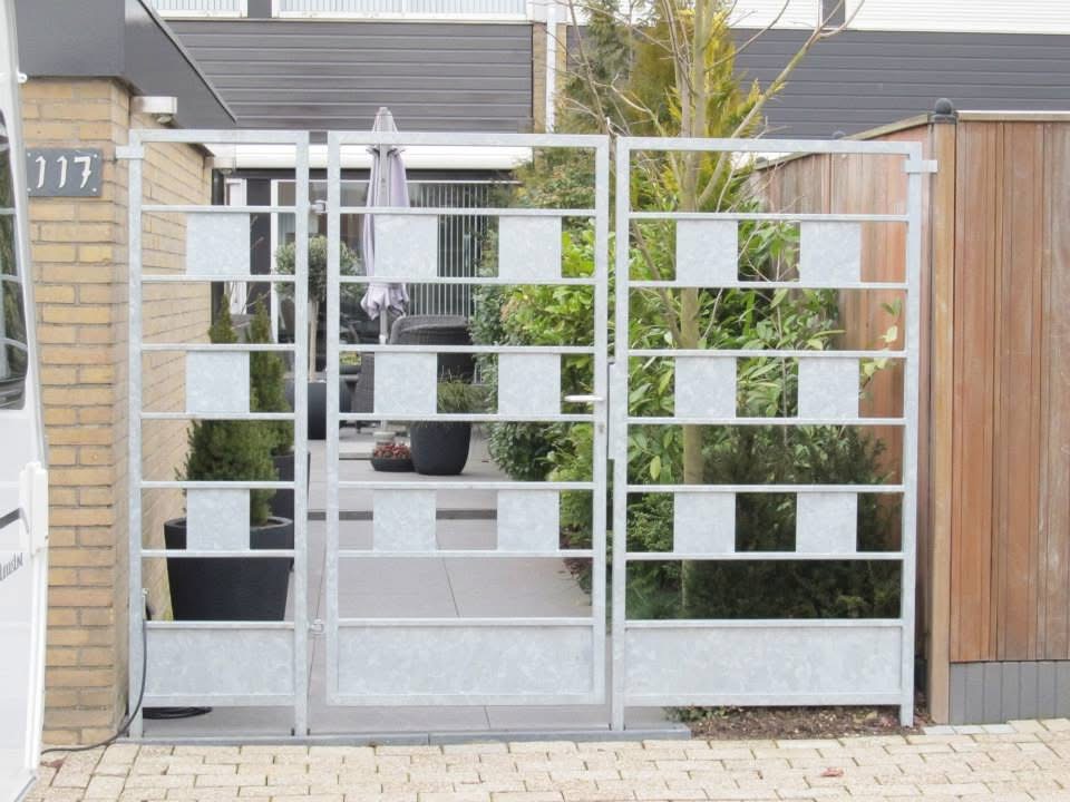 Gerealiseerd stalen tuinhekwerk met dubbele poort op maat
